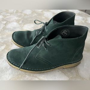 CLARKS Forest Green Suede lace-up Desert Boot (RARE COLOUR)